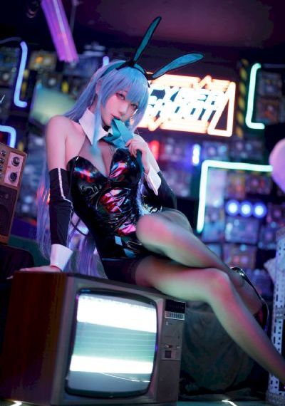 年轻女秘书