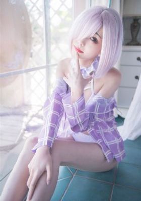 两女一指